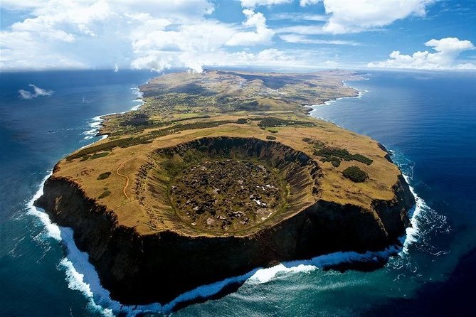 4-Day Easter Island Experience with Hotel, Tours & Dinner show - Te Ra’ai turns your first night into a cultural introduction