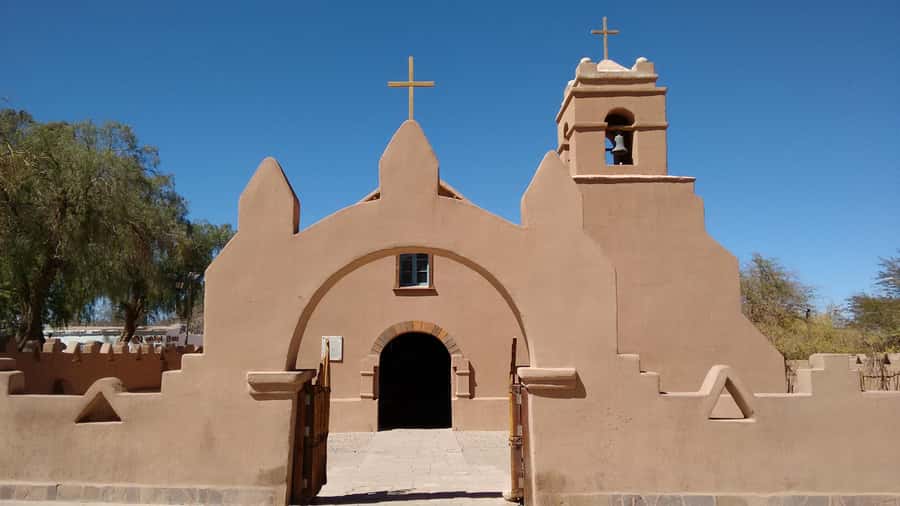 4D/3N SAN PEDRO DE ATACAMA-UYUNI (ROUND TRIP) SHARED SERVICE - Day one: Licancabur, hot springs, and Laguna Colorada