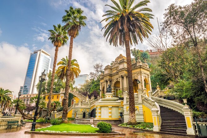 A City Tour Walking through the Unforgettable Santiago - What the guides add to the experience
