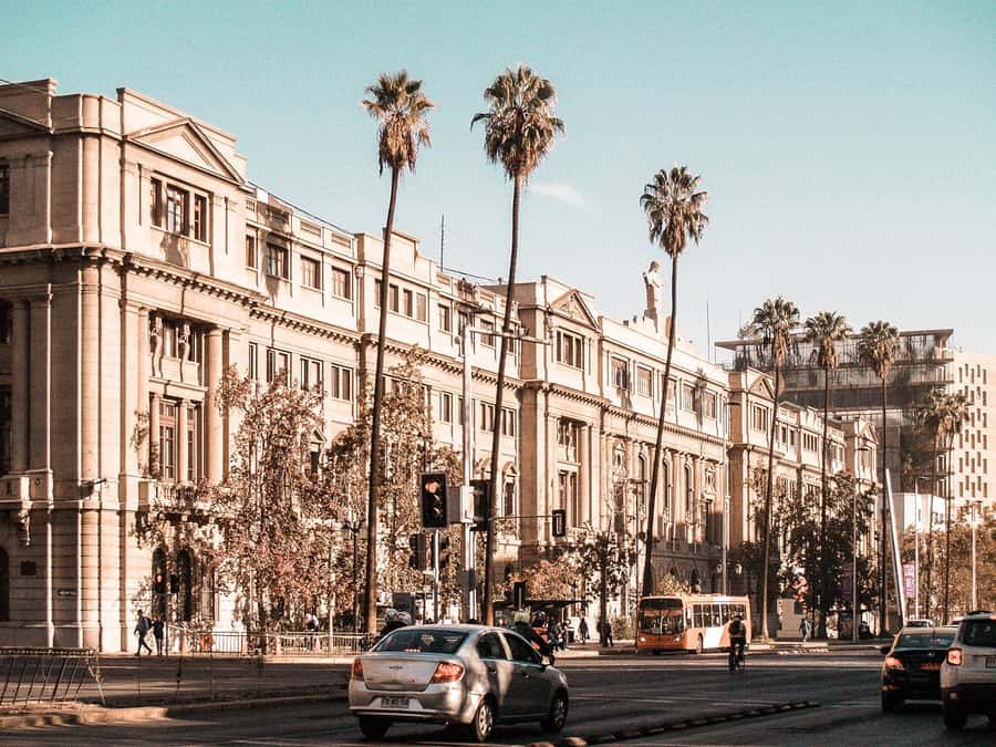 An Architect's Tour of Downtown Santiago - Key reasons to consider this Santiago walk