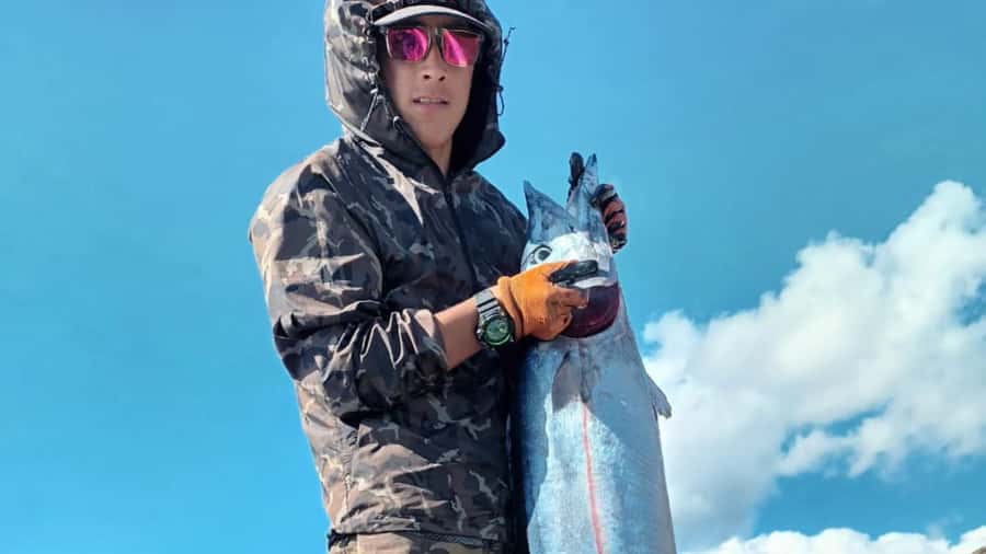 Ancestral fishing: Fishing with an experienced Rapa Nui - Ana Kai Tangata and the coastal view