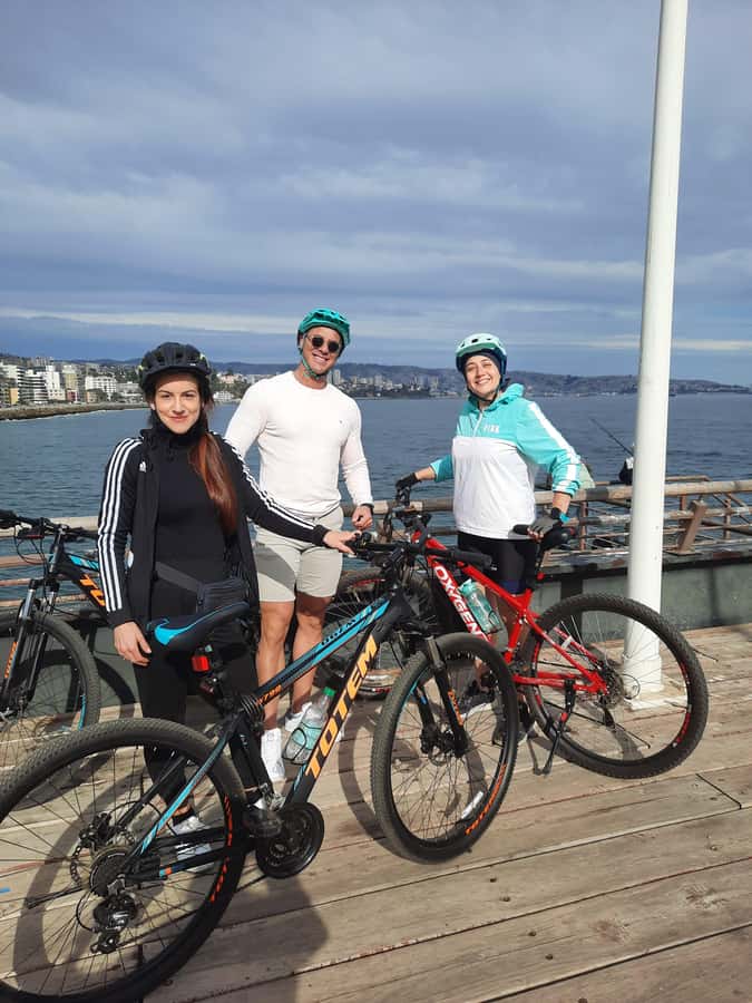 Bike ride along the coast of Viña del Mar or Valparaíso, you choose! - Communication and booking flexibility