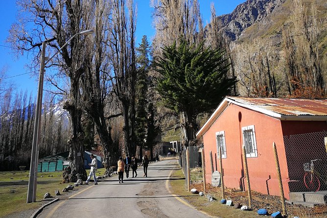 Cajón del Maipo, view of the volcano, small group waterfall - The vehicle, timing, and group size