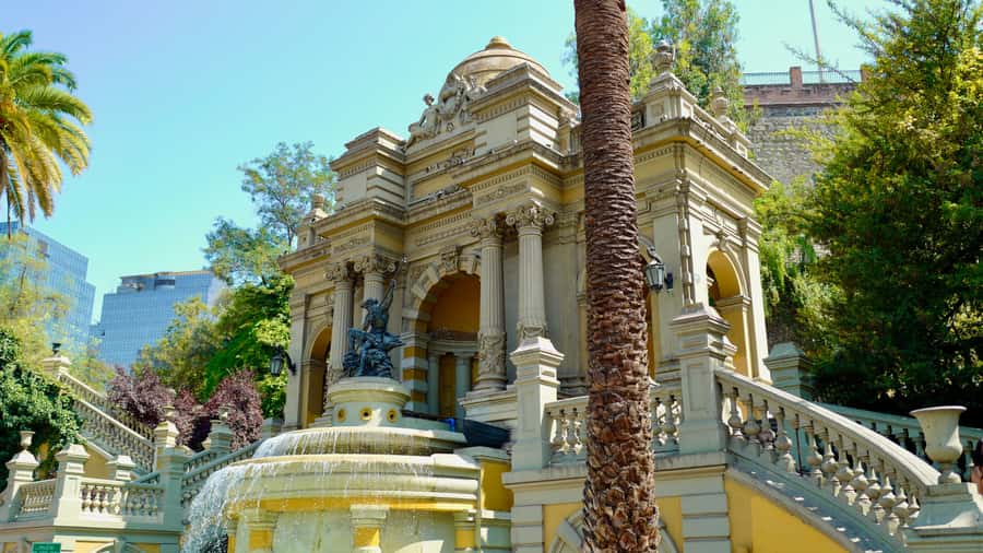 Dia Completo en Santiago: Museo+San Cristobal+City Tour - Santa Lucía Hill, Paseo Bandera, and Bicentenario Park