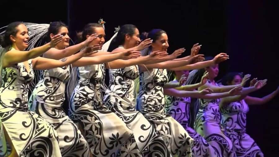 Dinner Show in Bali Hai with Wine refill and transportation - What Bali Hai Adds to a Santiago Evening