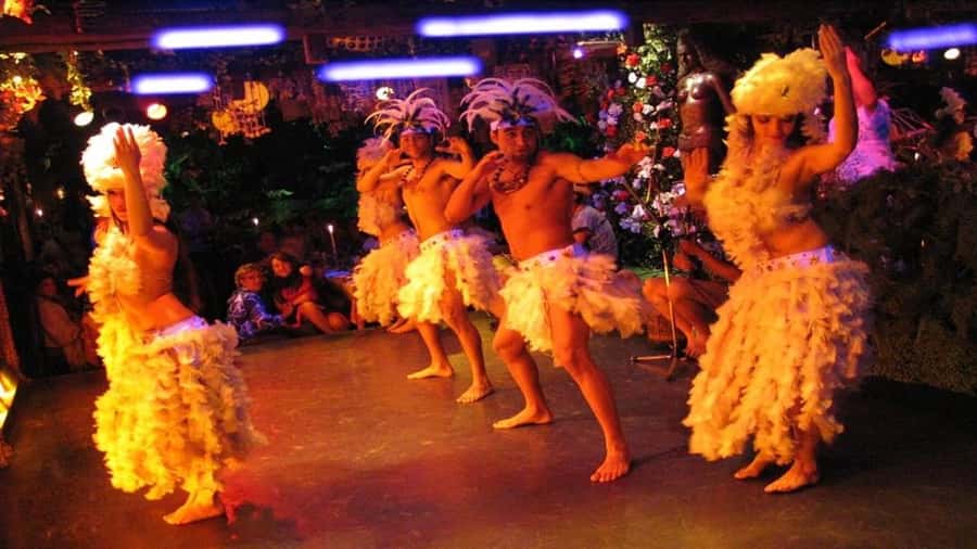 Dinner Show in Bali Hai with Wine refill and transportation - Arriving Under the Moai