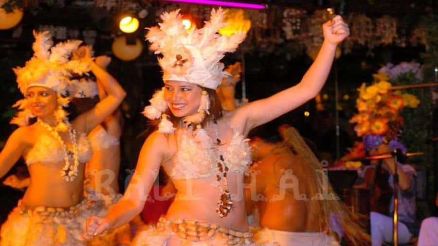 Dinner Show in Bali Hai with Wine refill and transportation - The 10:00 p.m. Show: Chile Before Polynesia