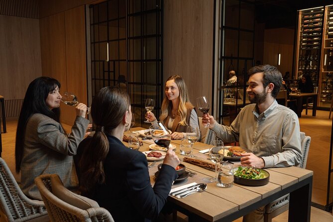 Experiencia Nocturna Casillero del Diablo + Cena - A sparkling welcome in the Casa Don Melchor gardens
