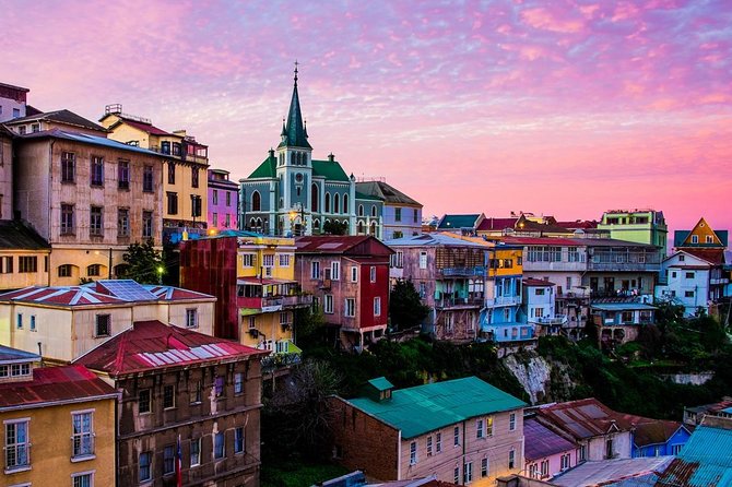 Famous Valparaíso! Premium Walking Tour with a Native Guide - Descending on Ascensor El Peral
