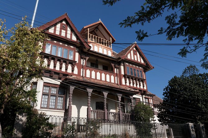Famous Viña del Mar! Premium Walking Tour with a Native Guide - The ship-shaped restaurant and Municipal Casino