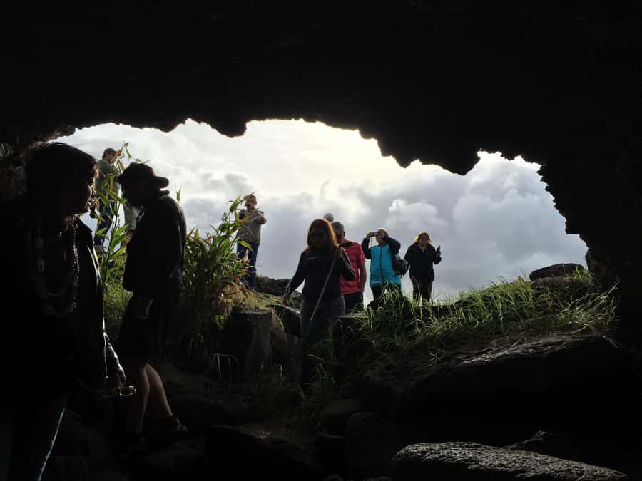 From Hanga Roa: Easter Island Sightseeing Full Day Tour - Akahanga and the remains of an older community
