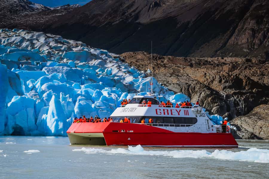 From Puerto Natales: Grey Glacier Tour - Leaving Puerto Natales before the park wakes up
