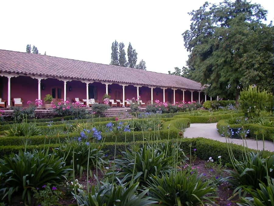 From Santiago: Maipo Valley Wine Tour - Your morning pickup from Santiago