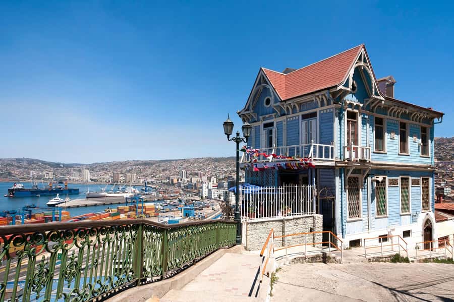 Full Colors: Valparaíso and Viña del Mar - Valparaíso, where the streets become the attraction