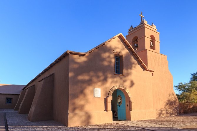 Full day Altiplanic Lagoons + Red stones viewpoint + Salar de Atacama - Miscanti and Miñiques at 4,200 Meters