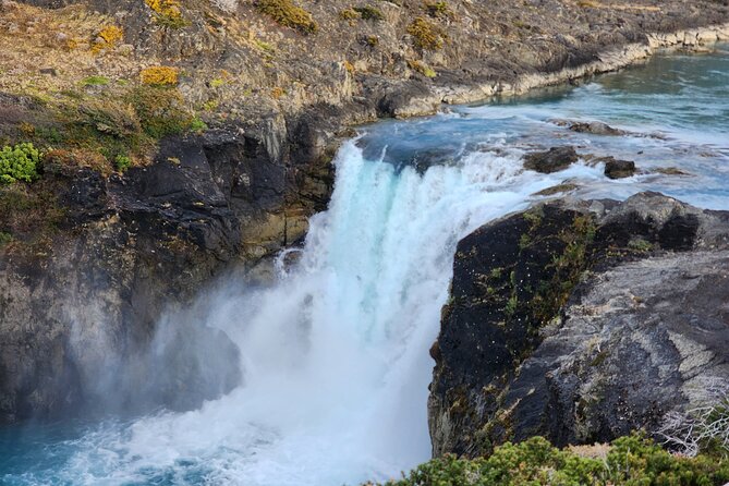 Full Day Panoramic Torres Del Paine - Entering through Laguna Amarga