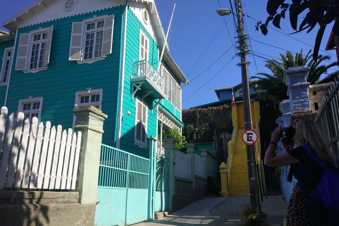 Full Day Private Walking Tour with a Native Guide & Public Transport - Why A Private Day Works So Well In Valparaíso