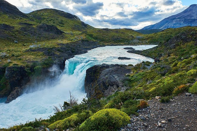 Full Day Torres del Paine - Paine Horns and the changing colors of the park