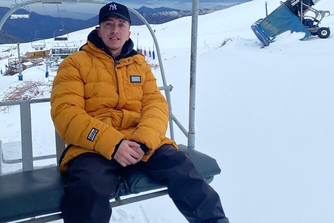 Full Day Tour to Valle Nevado and Panoramic Farellones - The first practical stop: breakfast, shopping, and snow clothing