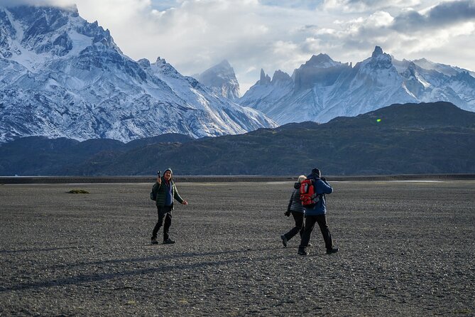 Grey Glacier Navigation in Torres Del Paine - The 3-kilometer walk along Grey Beach