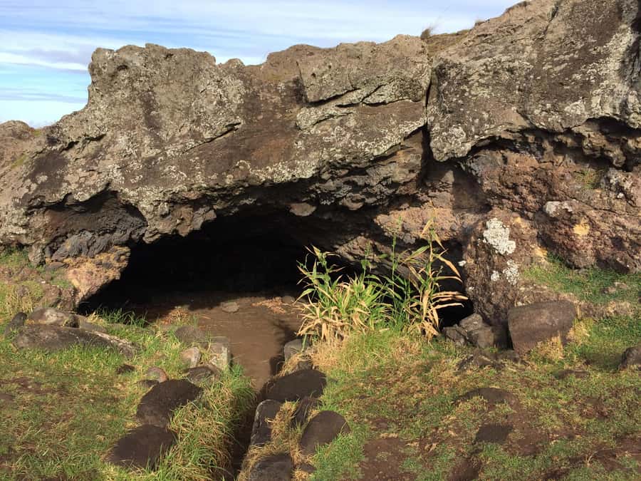 Hanga Roa: Full Day Moai and Mistery - Akahanga and the evidence of a troubled past