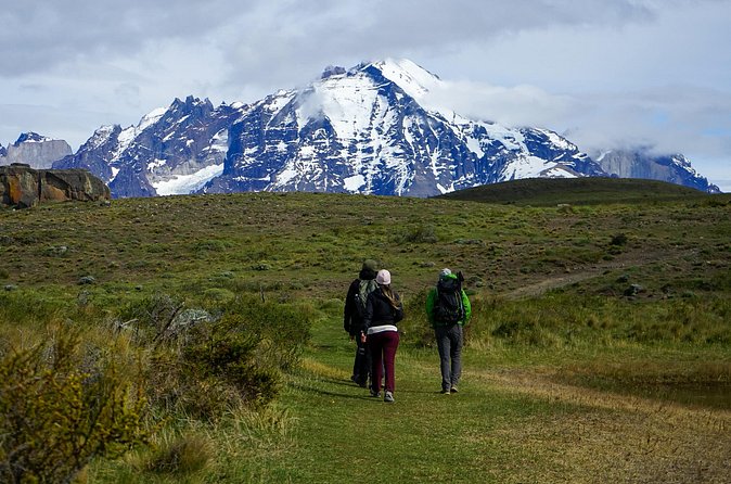 Hikking Porteria Lago Sarmiento - Paine Cascade and lunch with the granite towers
