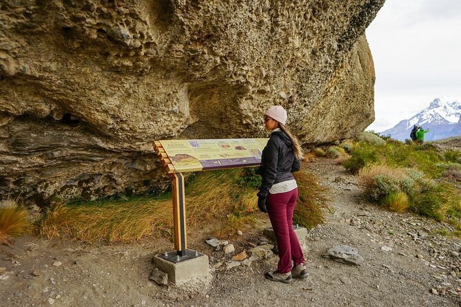 Hikking Porteria Lago Sarmiento - Ancient paintings after the first hour