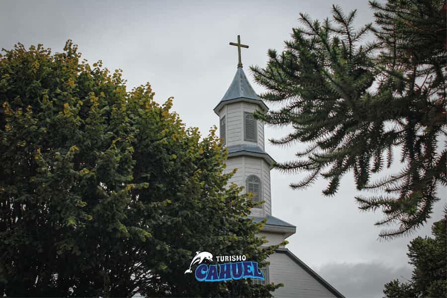 Inner Coast of Chiloé: Road and Sea. - Tocoihue Waterfall and the stories behind it