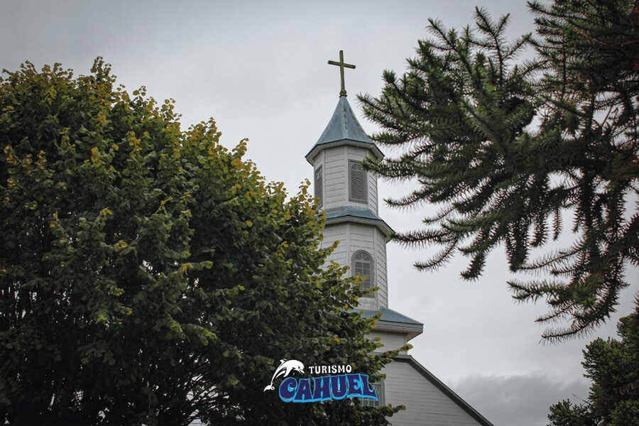 Inner Coast of Chiloé: Road and Sea. - Quemchi: the final town with an older feel