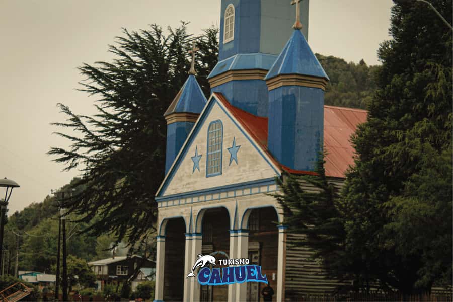 Inner Coast of Chiloé: Road and Sea. - Dalcahue: churches, town life, and a useful first stop
