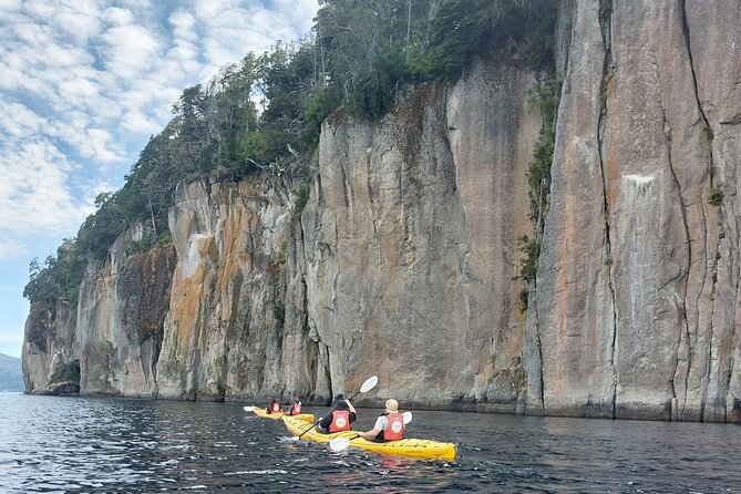 Kayak experience with refreshments. - Meeting in Villa La Angostura