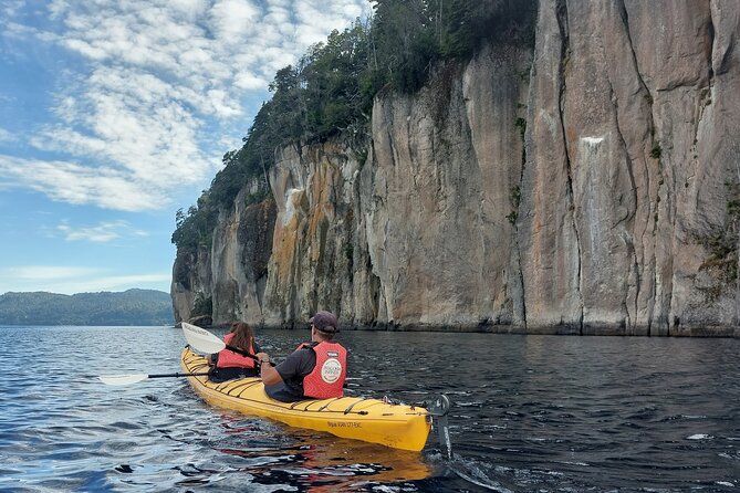 Kayak experience with refreshments. - Stop 3: Lago Correntoso