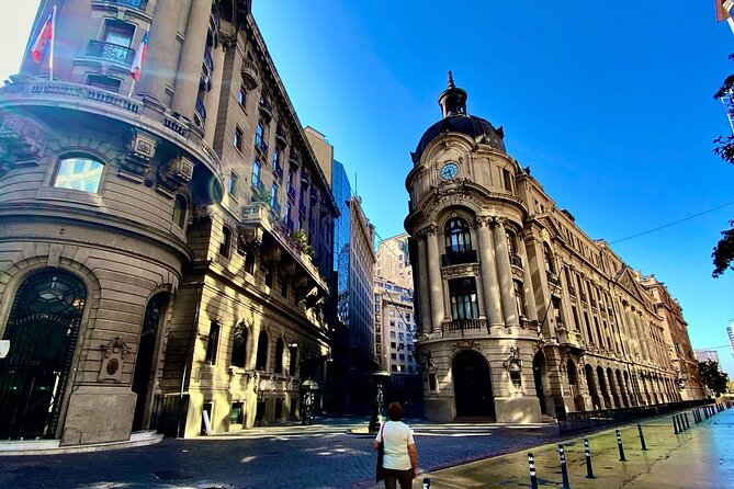 La Moneda Palace, Plaza de Armas & Historic Santiago Walking Tour - Why this walking tour works for a first day