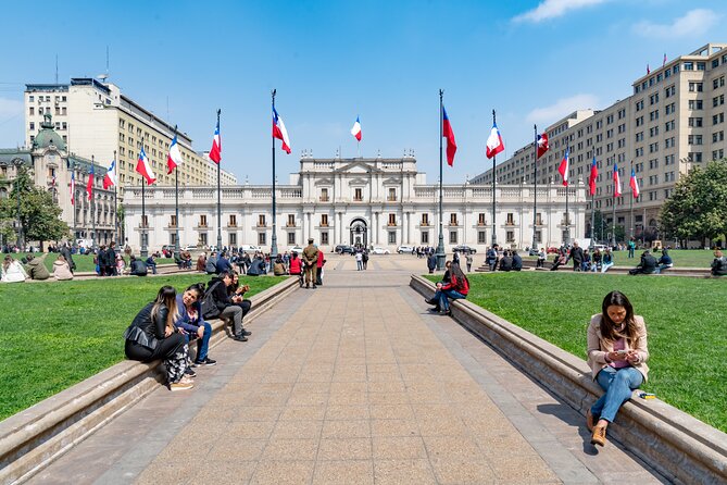 La Moneda Palace, Plaza de Armas & Historic Santiago Walking Tour - Guide quality, group size, and personal safety