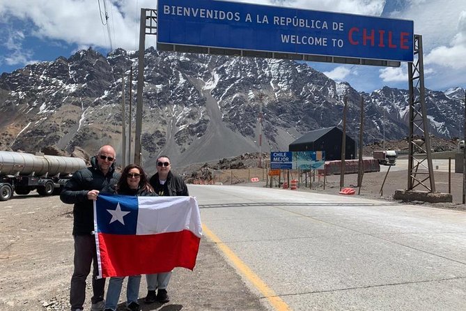 Laguna del Inca Aconcagua, Portillo - Chacabuco connects the road to Chilean history