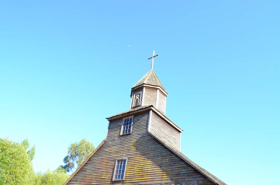 Lemuy Island: Churches and trees in Chiloé. - Three UNESCO churches and the story of Chiloé