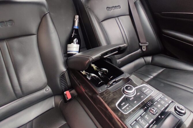 Luxury Airport Private Transfer SCL - Finding Your Chauffeur in the Arrivals Lounge