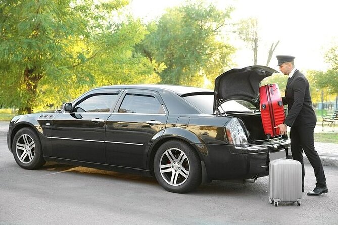 Oneway Private Transfer from Punta Arenas Airport to Punta Arenas - A calm first step in Punta Arenas