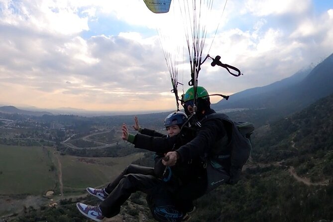 Paragliding in Santiago and Paragliding Santiago - What happens at GeoPark Vizcachas