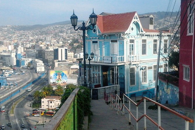 Post-Cruise Valparaíso & Viña del Mar Tour to Santiago 4-Pax Deal - Valparaíso, where the hills become an outdoor gallery