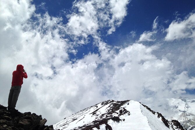 Private full day hike to Pintor hill from Santiago - reaches 4.180m in one day! - Six hours among volcanoes, glaciers, and condors