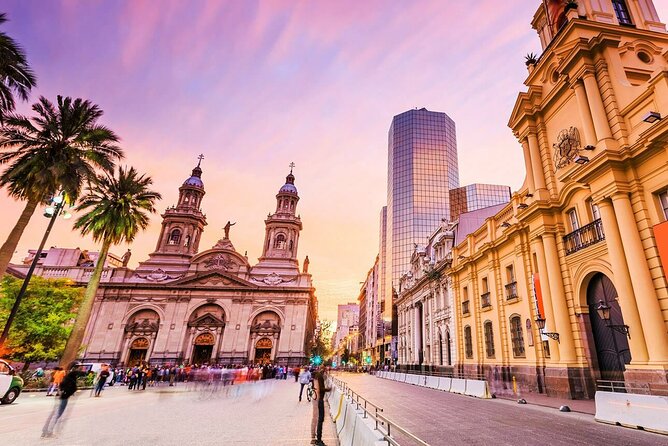 Private Small Group Walking Tour Santiago - La Moneda offers the strongest history stop