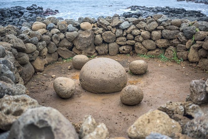 Private Tour: Full-Day Easter Island Archeological sites - Ahu Tongariki: fifteen statues facing inland