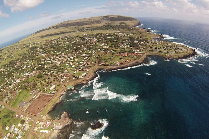 Private Tour in Hanga Roa the only city of Rapa Nui - A quiet stop at the Rapa Nui cemetery