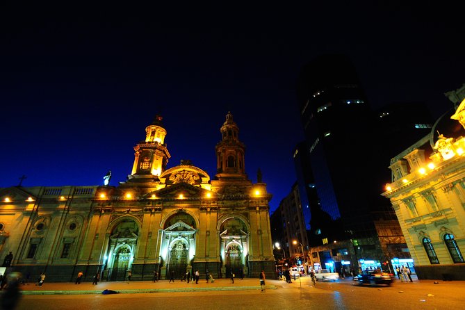 Private Tour: Santiago at Night with Dinner and Show - La Moneda Cultural Center and the old city core