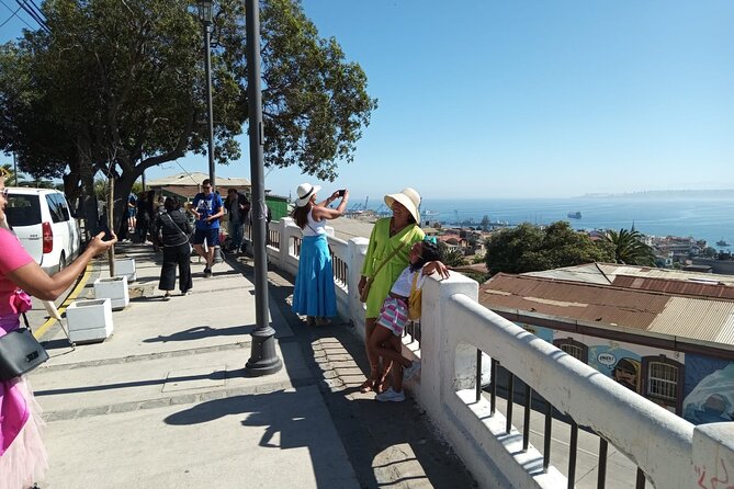 Private Tour Valparaiso and Viña del Mar wine shop in white house - Cerro Alegre, where Valparaiso turns upward