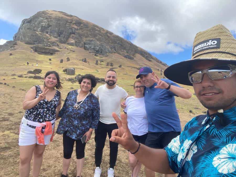 Private tour: where the history of the Moai was born - Rano Raraku: the place where the moai took shape