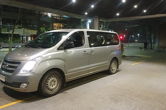 Private Transfer between Santiago and the Airport - Meeting Roberto, Elias, Ricardo, or another assigned driver
