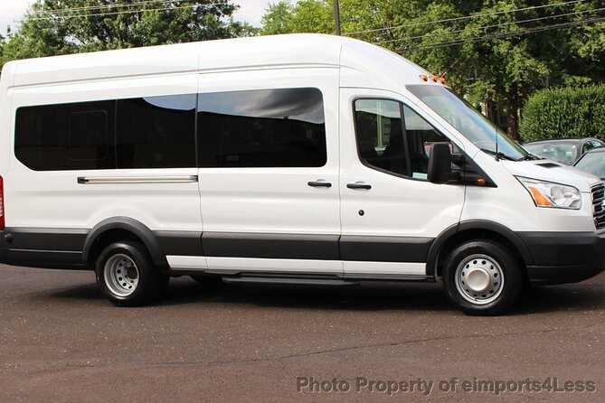Private Transfer from Santiago Airport to Santiago Hotel & V.V. - What the praise gets right