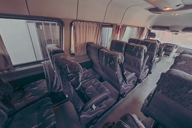 Private Transportation Airport to Santiago For Large Groups - A named pickup makes the first five minutes easier